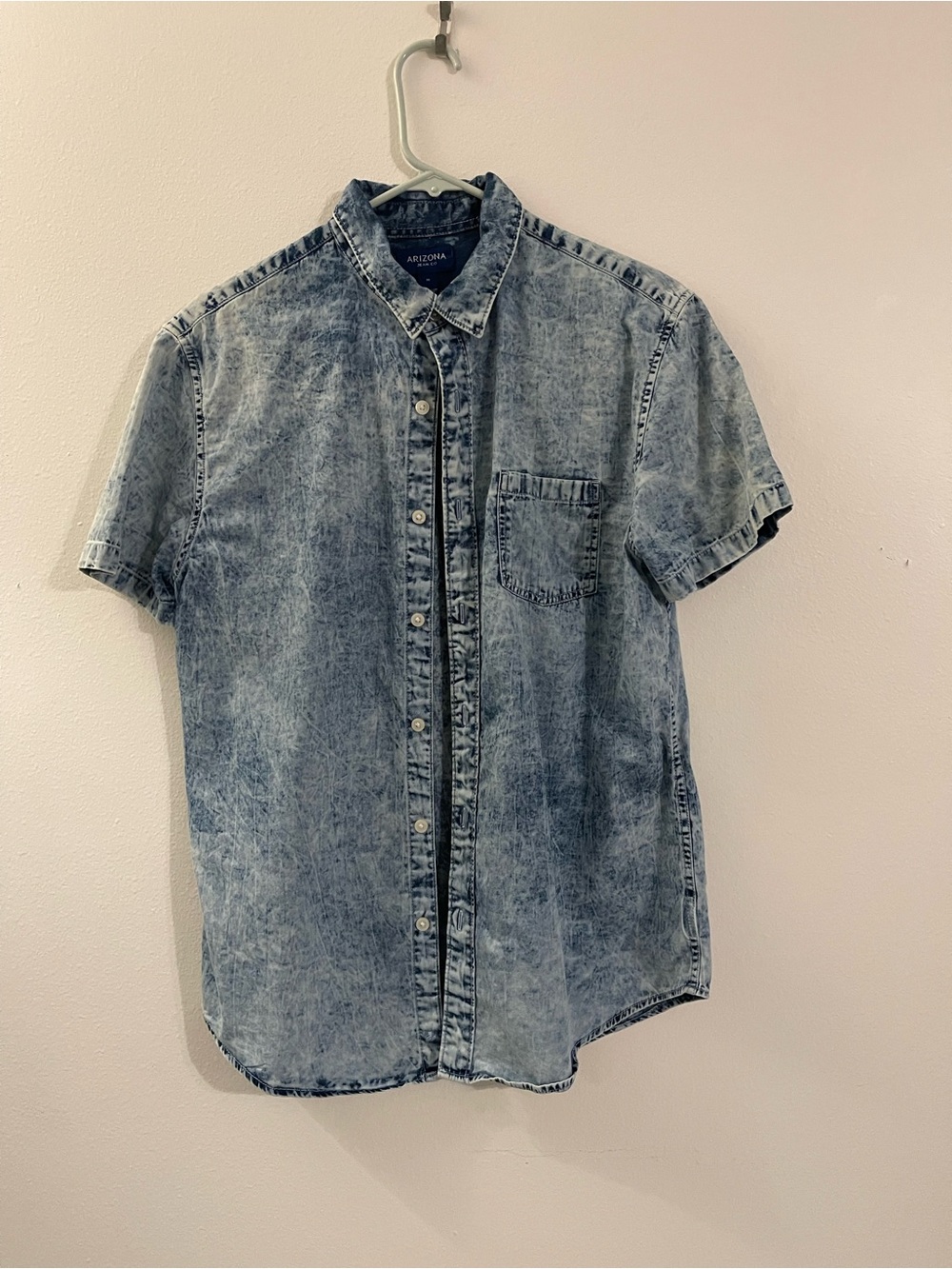 Arizona Jean Company Light Washed Denim Short-Sleeve Button-Down Shirt